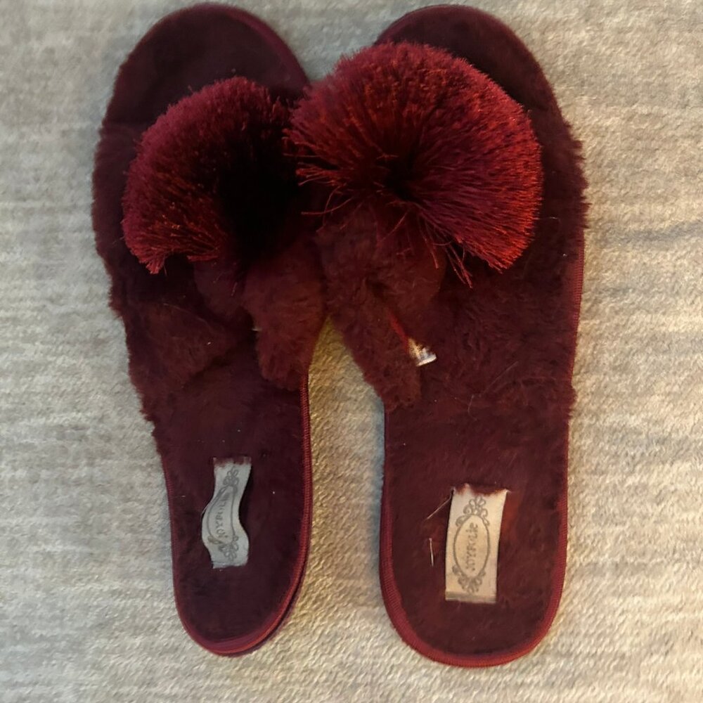 Sexy Joyfolie Burgundy Pom-Pom Slippers - Women Size 11.5